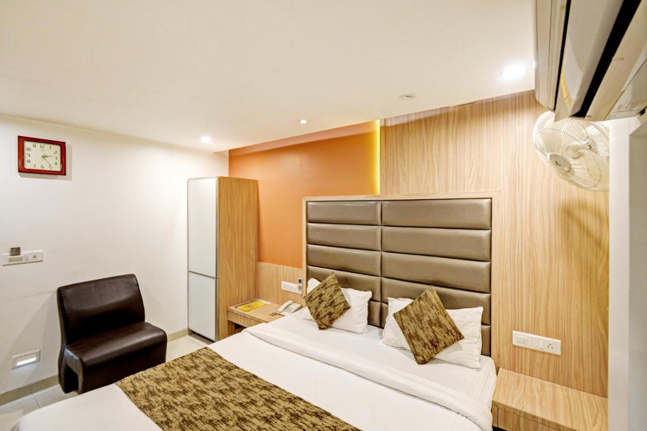Hotel One Up Ахмедабад Экстерьер фото